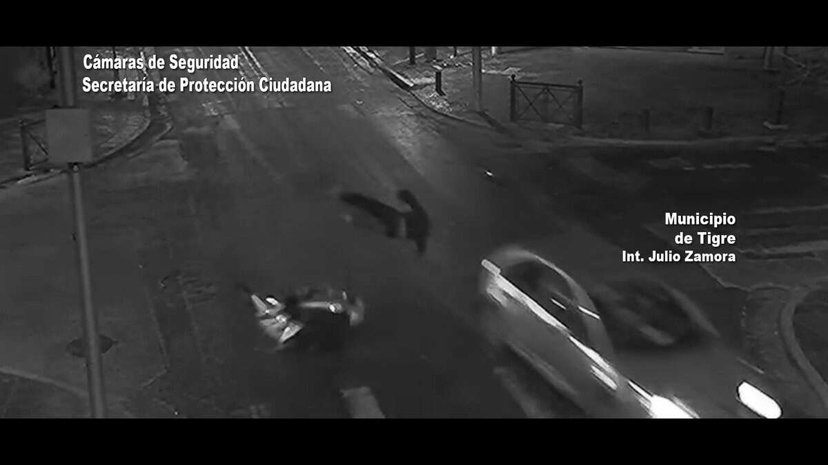 Motociclista despedido tras violento choque en Benavídez