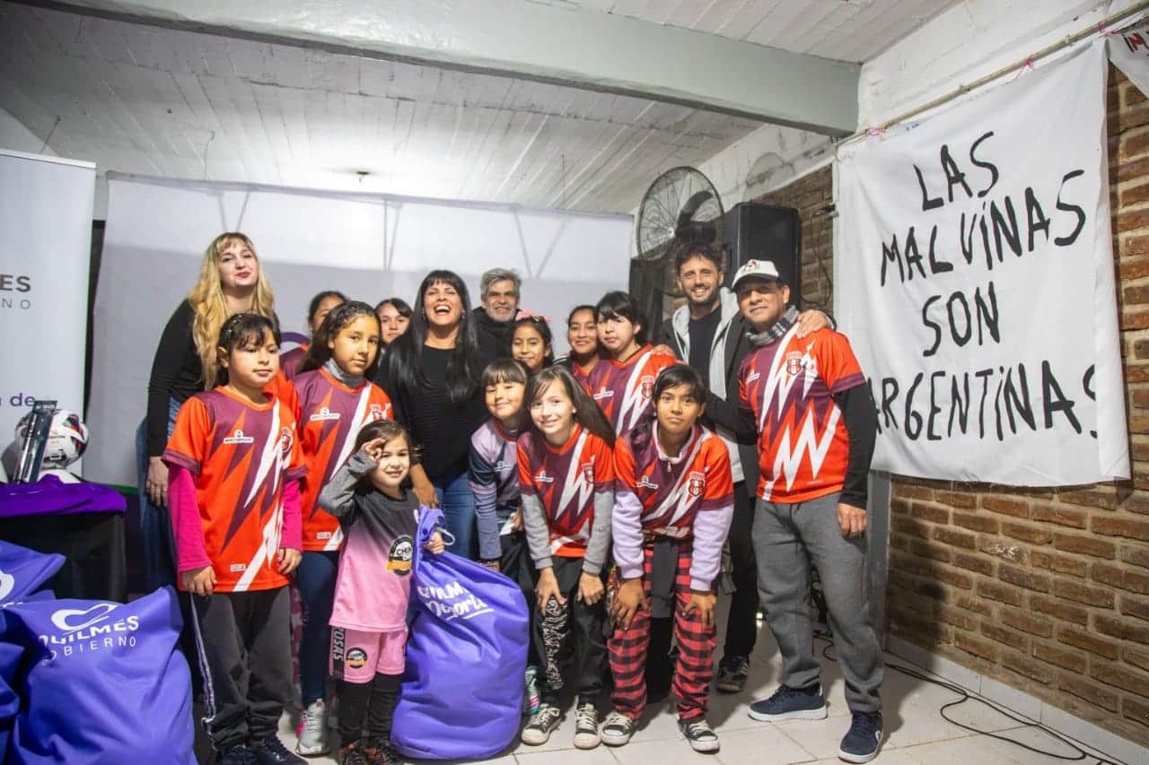 Quilmes entregó kits deportivos a clubes de la Liga Femenina