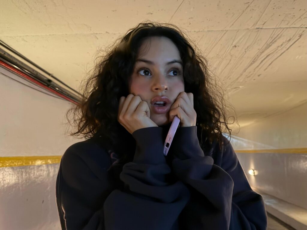 Rosalía compró merchandising pirata a una fan antes de sus shows