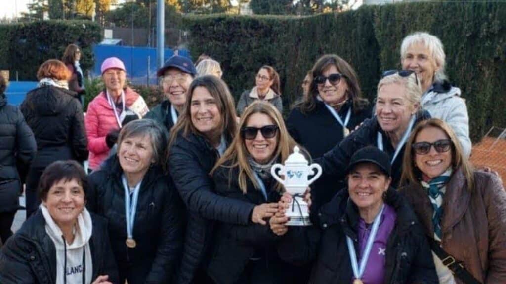 SAG Almirante Brown logró el ascenso a la Primera A en el tenis +50
