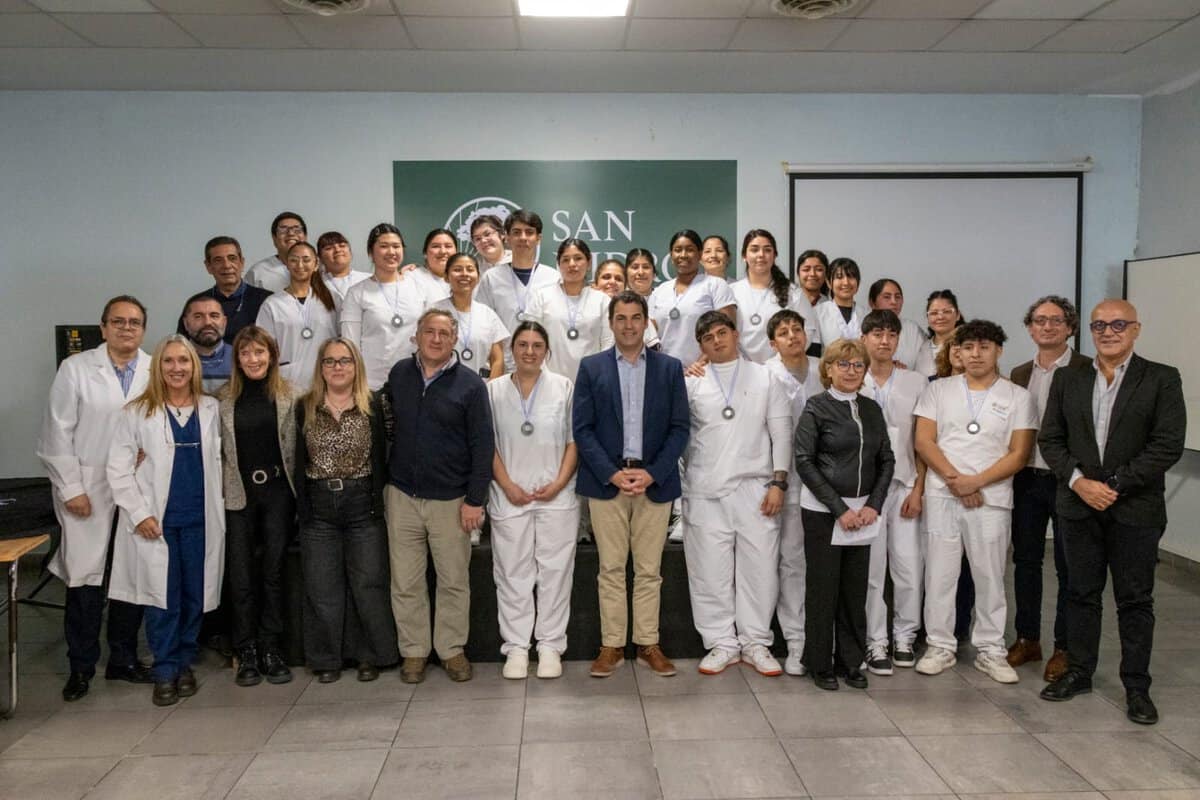San Isidro celebró el egreso de 31 alumnos de Enfermería Universitaria