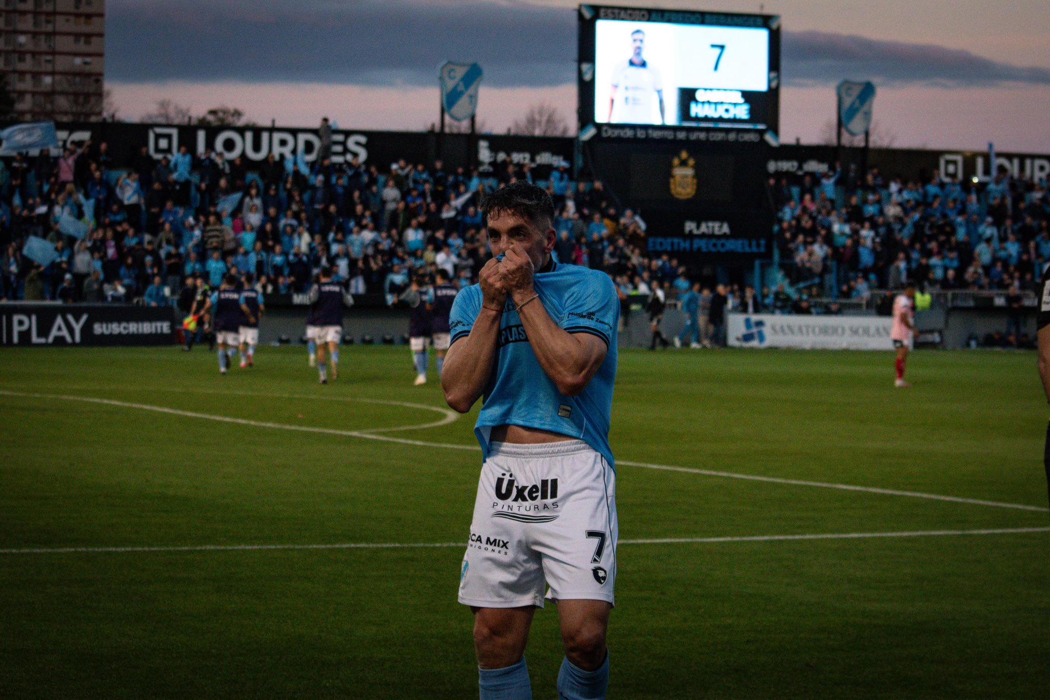 Temperley se quedó con el clásico del Sur al golear a Los Andes