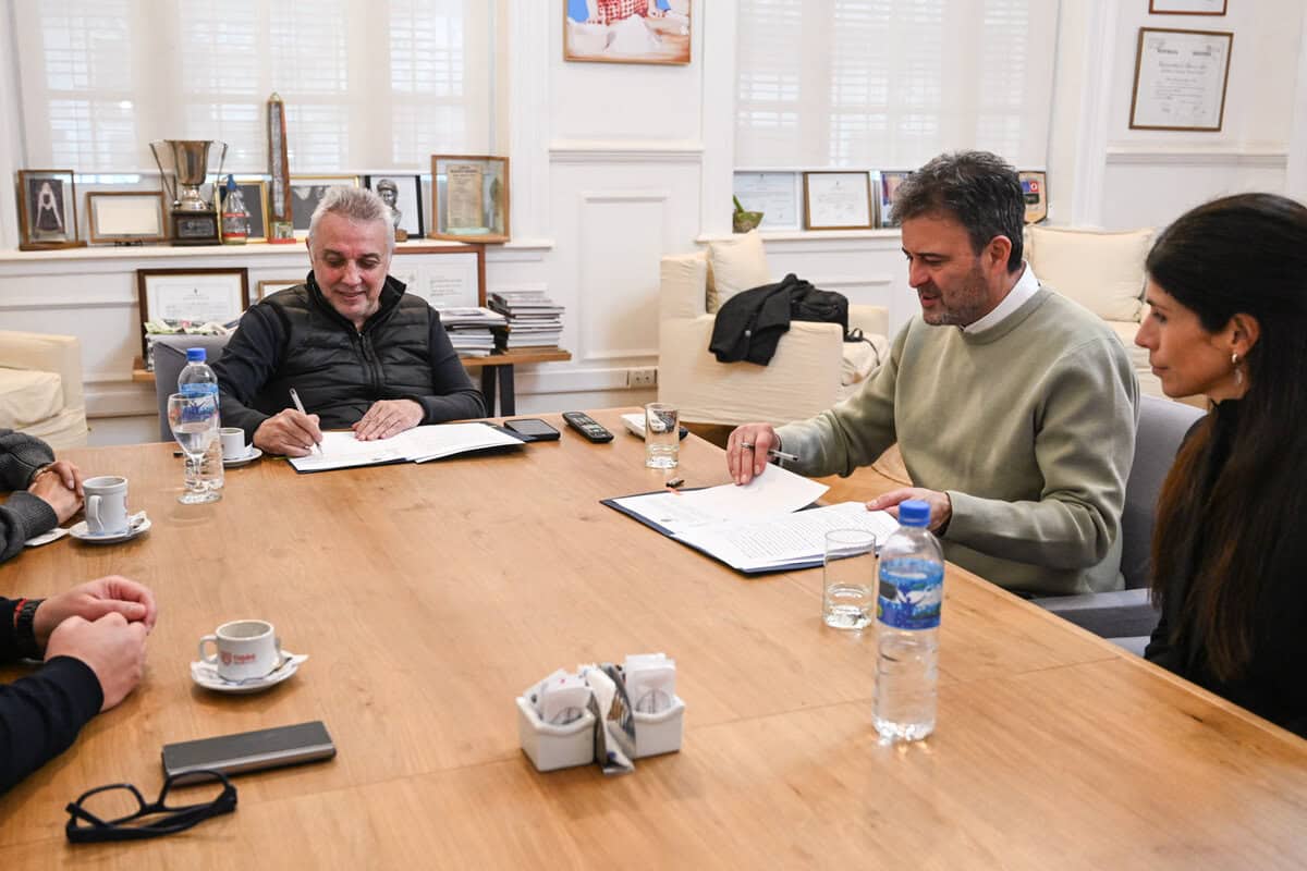 Tigre: Julio Zamora firmó un convenio con Veolia por conciencia ambiental