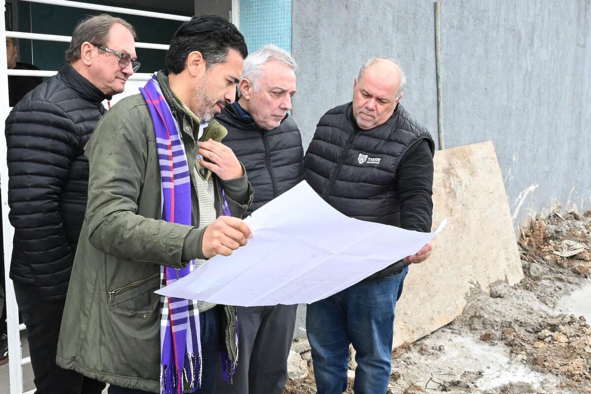Tigre: Julio Zamora supervisó obras en el natatorio de Dique Luján