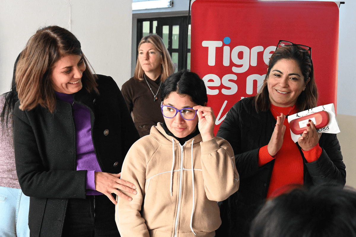 Tigre: entregaron 90 pares de anteojos a estudiantes de primaria