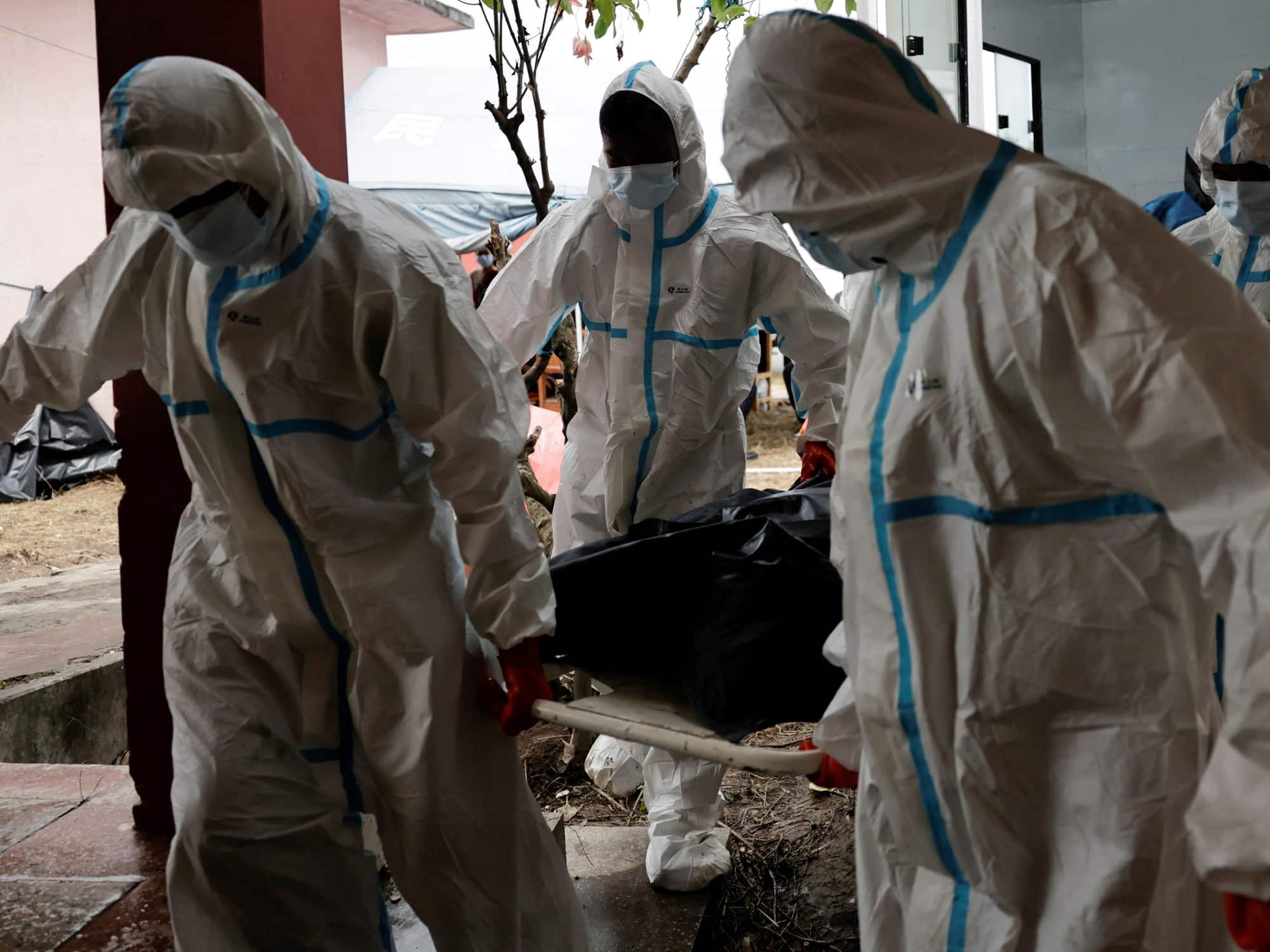 Tragedia en Nepal: cuerpos sin identificar y morgues colapsadas