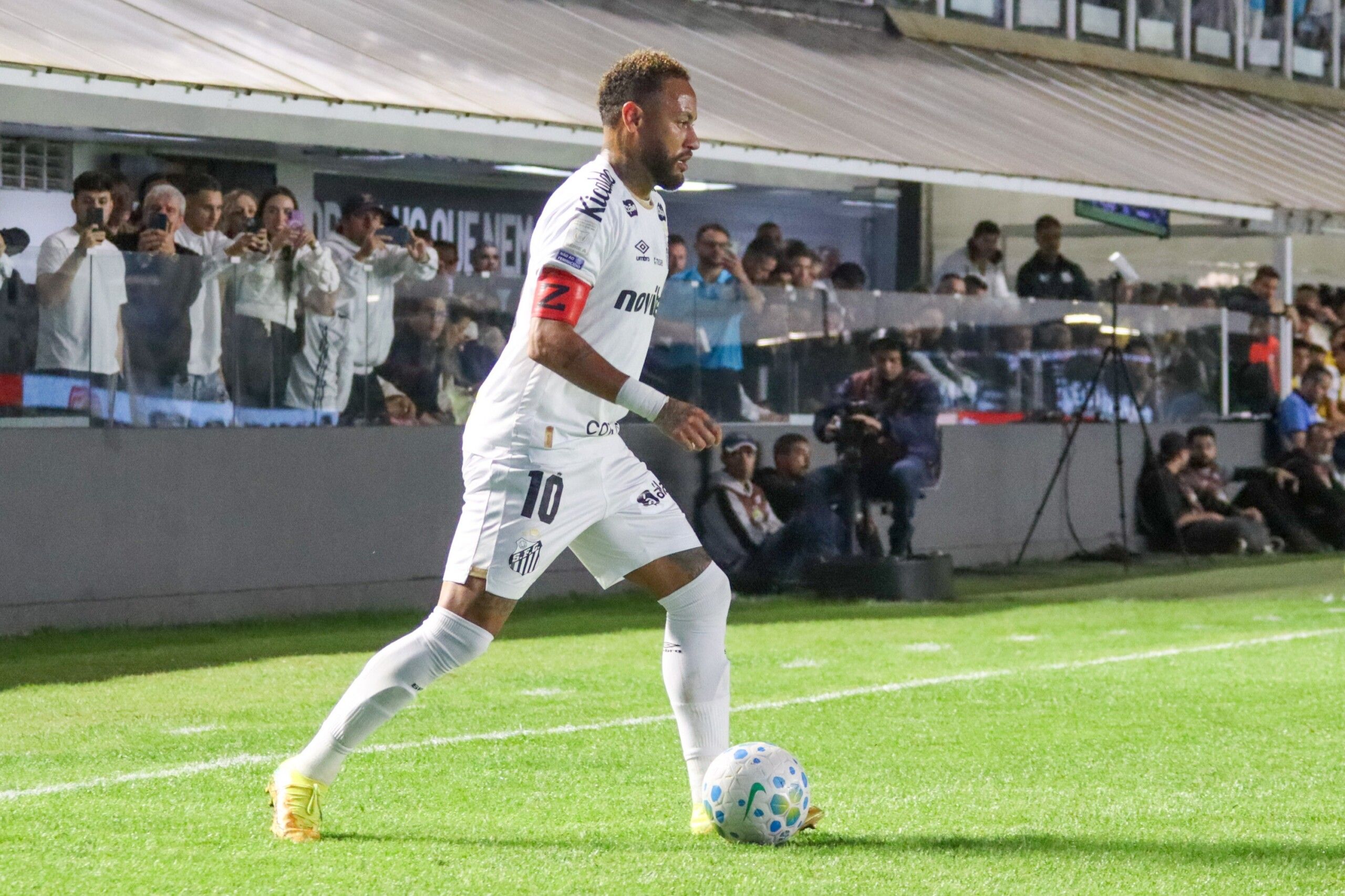 Triyo iraquí viajó a Brasil para ver a Neymar en el partido del Santos