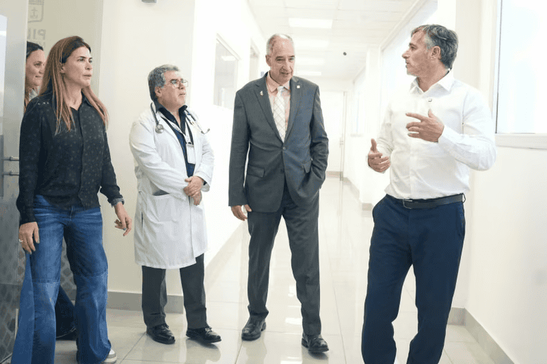 Achával recorrió el Centro Cardiovascular junto al cardiólogo Adrián Baranchuk