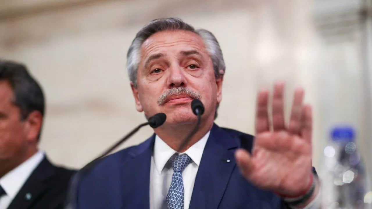 Alberto Fernández criticó a Milei por Malvinas y la compra de F-16