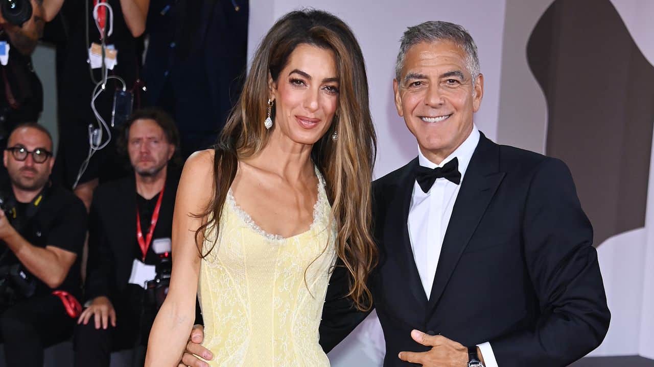 Amal Clooney deslumbra una vez más en el Festival de Cine de Venecia