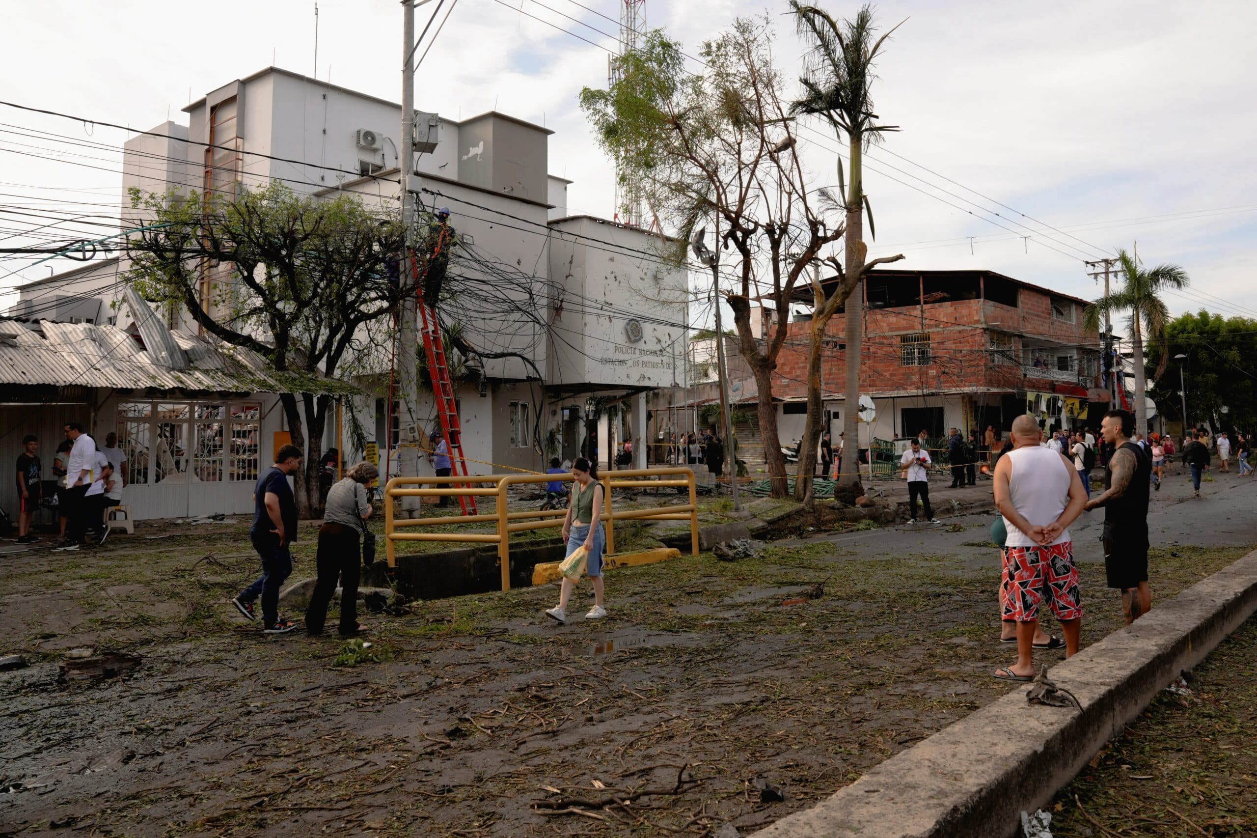 Atentado con carro bomba en Los Patios deja un muerto y varios heridos