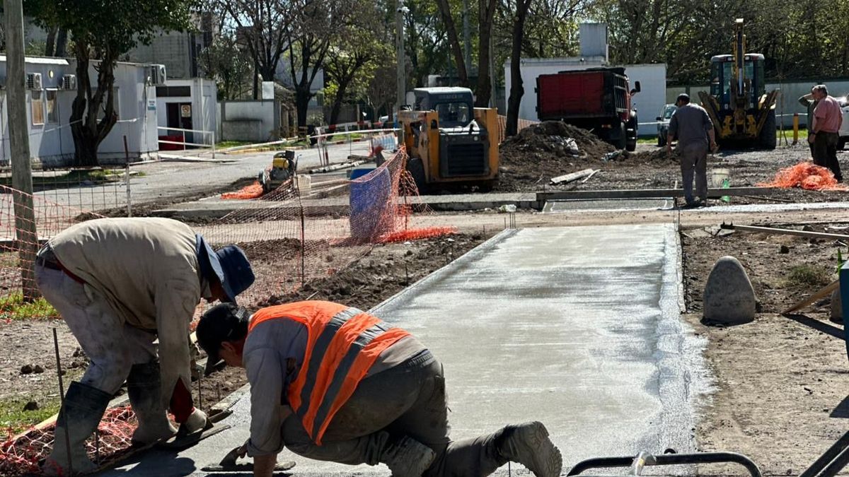 Avanzan las obras de veredas y accesos en el Hospital Lucio Meléndez