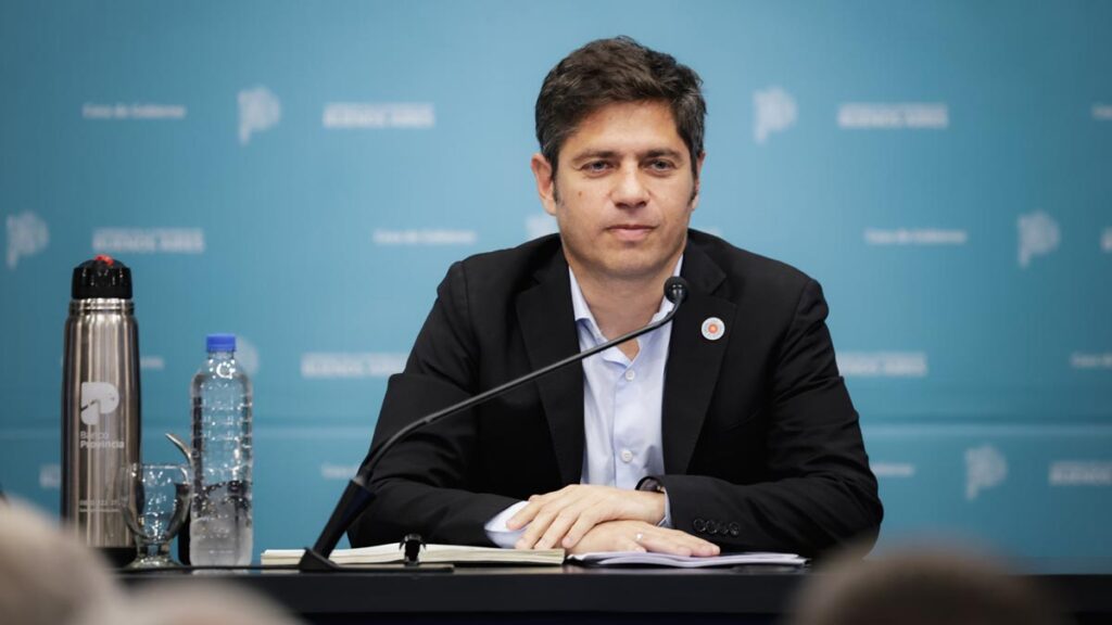 Axel Kicillof reivindicó la labor docente en medio de fuertes ataques a la educación