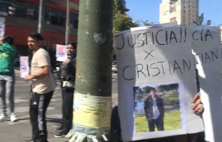 Banfield: familiares de motociclista atropellado marcharon tras liberar al colectivero