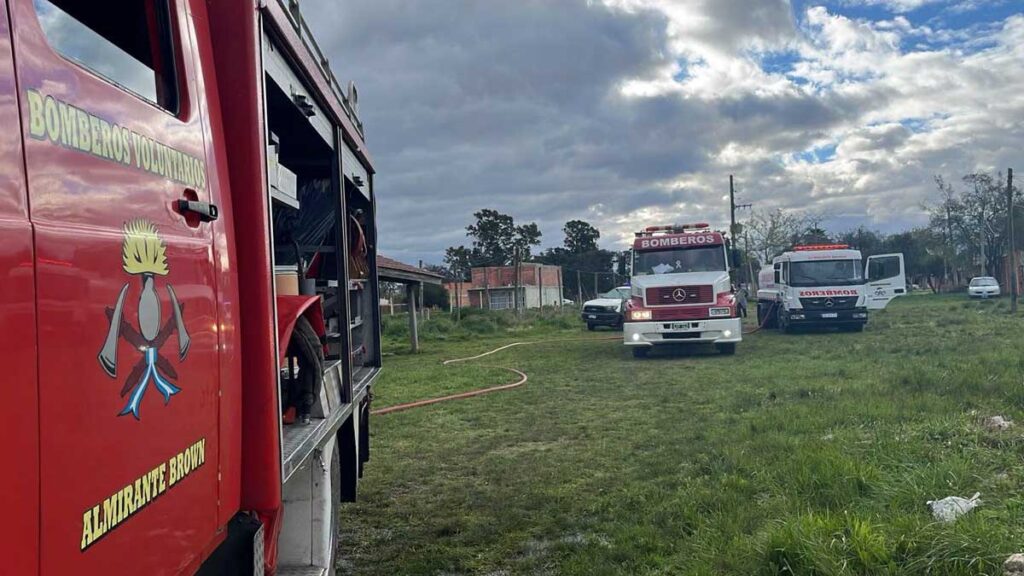 Bomberos combatieron un incendio en una vivienda del barrio Don Orione