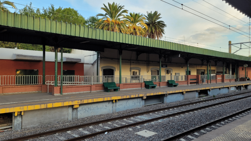 Demoras en el Tren Roca: una pasajera se descompensó en Longchamps