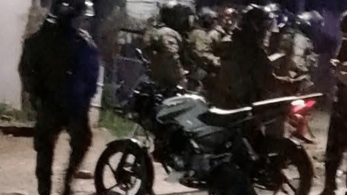 Detienen a dos jóvenes tras robar una moto frente a una barbería en Ezeiza