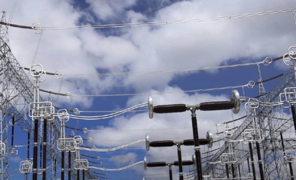 Ecuador: vence en diciembre el plazo de 18 meses para autogeneración eléctrica industrial