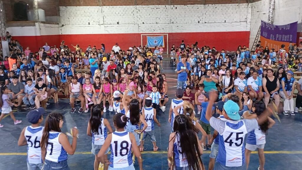 El Puente Posible: la ONG de Lomas de Zamora que lleva el hockey a los barrios