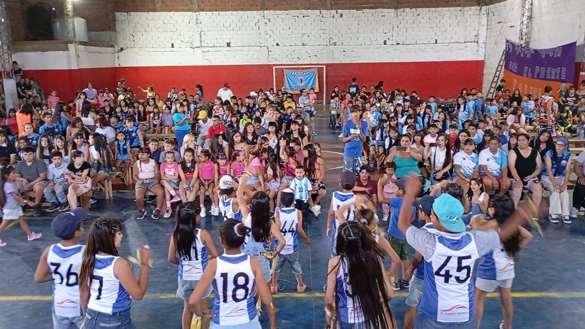 El Puente Posible: la ONG de Lomas de Zamora que lleva el hockey a los barrios