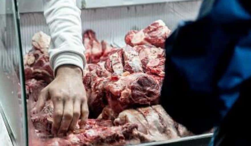 El consumo de carne vacuna cayó 9,5% y se redujo por año