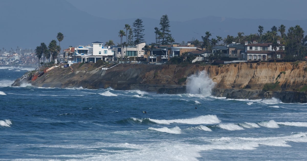 El sur de California, en alerta por posible inundación y oleaje extremo