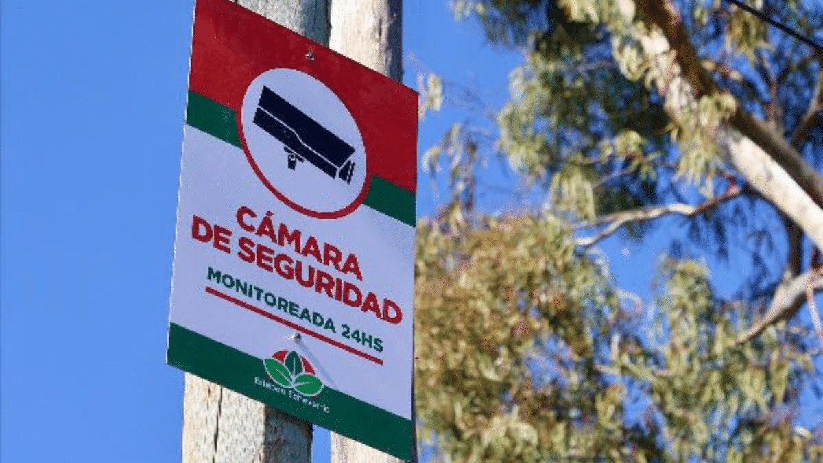 Esteban Echeverría: avanza la instalación de cámaras de videovigilancia