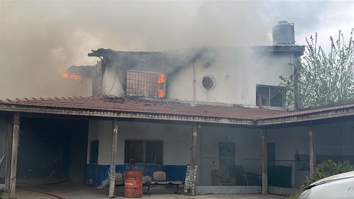 Feroz incendio causó graves daños en una vivienda de Don Orione