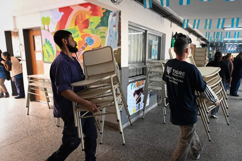 Gestión educativa: Tigre entregó nuevo mobiliario escolar en Pacheco y El Talar