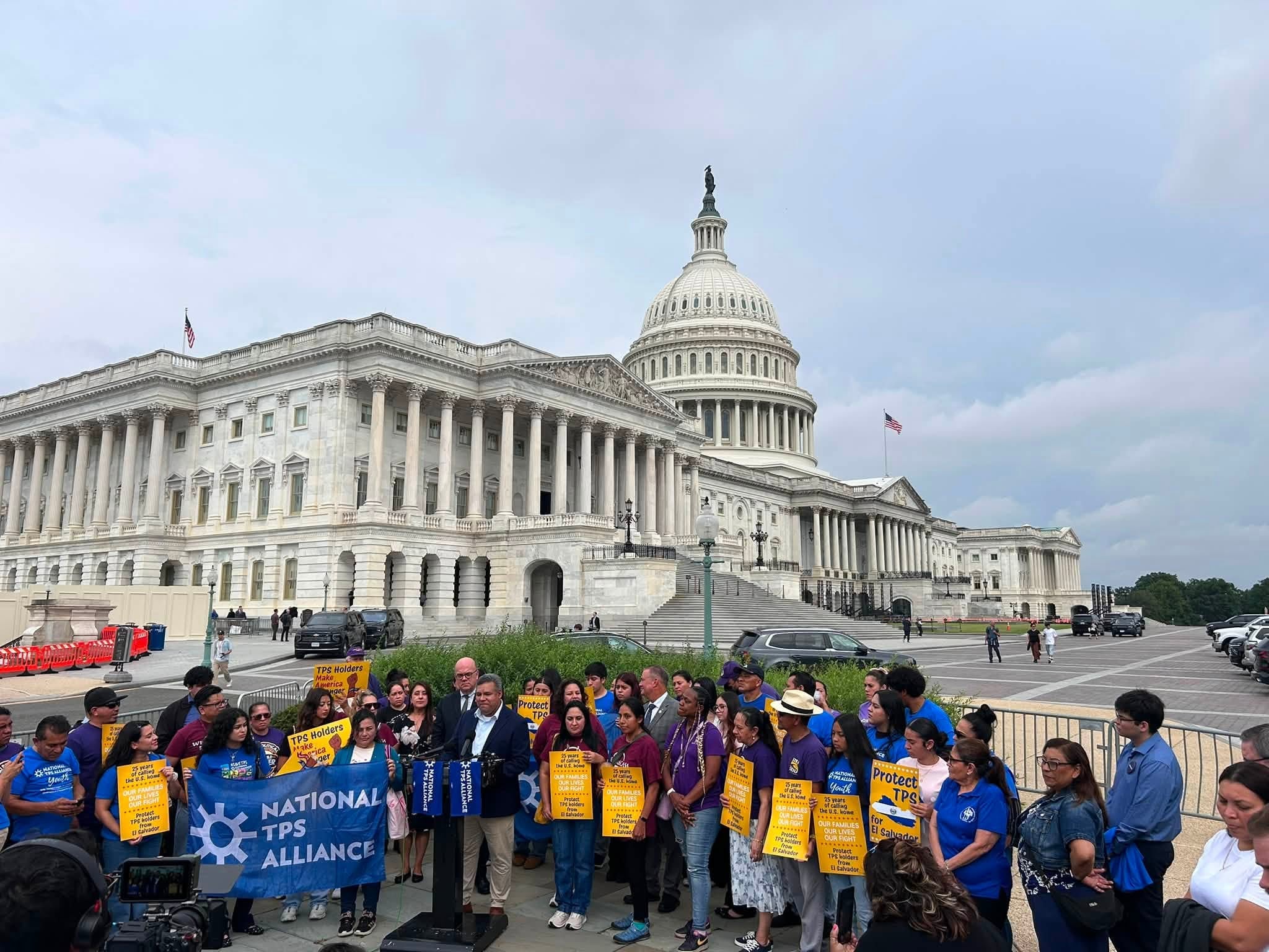 Hijos de salvadoreños solicitan en Washington extender el TPS