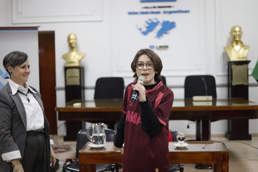 Ian Moche brindó una charla sobre autismo en el HCD de Lanús
