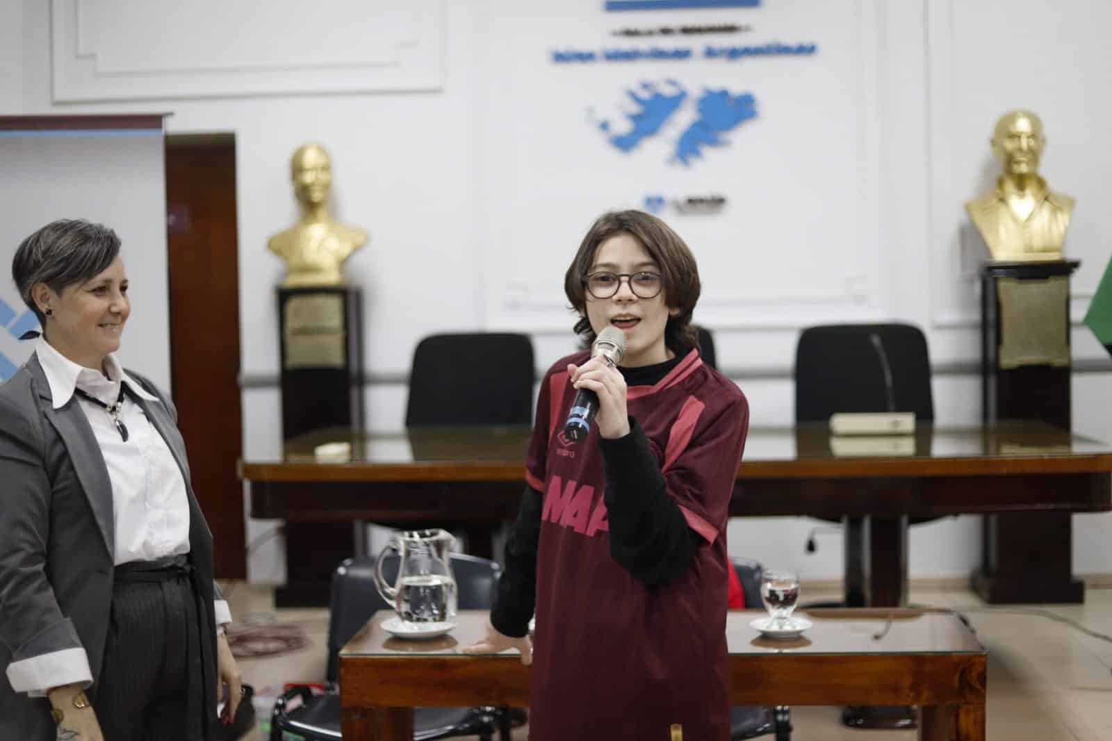 Ian Moche brindó una charla sobre autismo en el HCD de Lanús