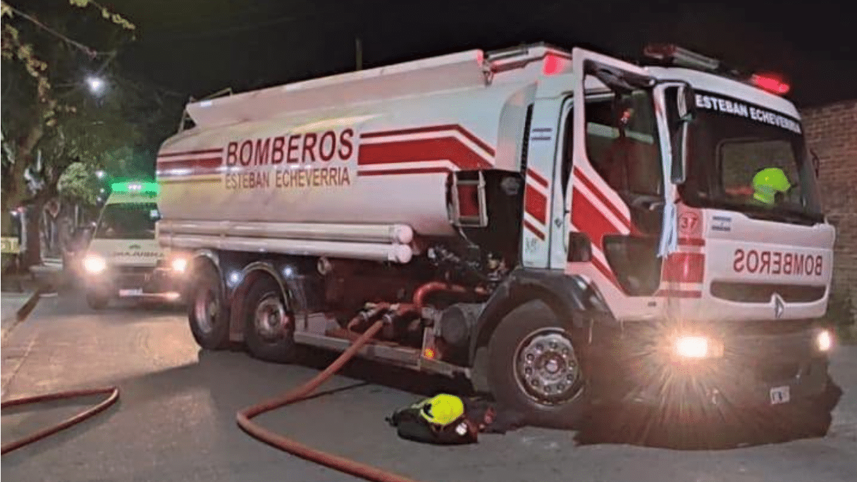Incendio en una vivienda de Monte Grande: trabajaron dos dotaciones de bomberos