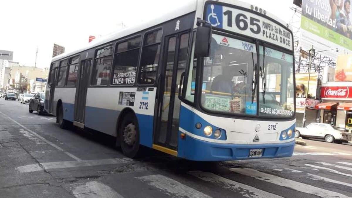 Indemnizarán a pasajera que cayó de un colectivo en Monte Grande