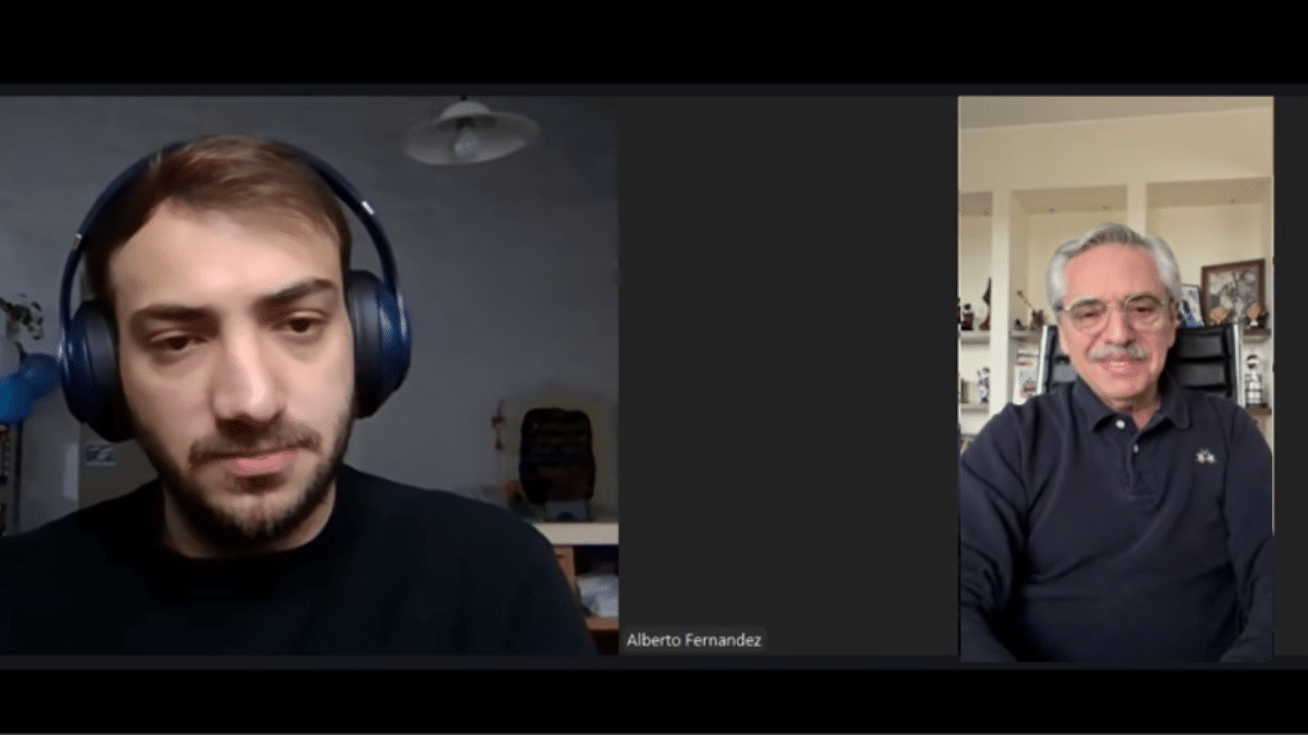 Insólito: un vecino de Monte Grande entrevistó a Alberto Fernández para su podcast a la una de la mañana
