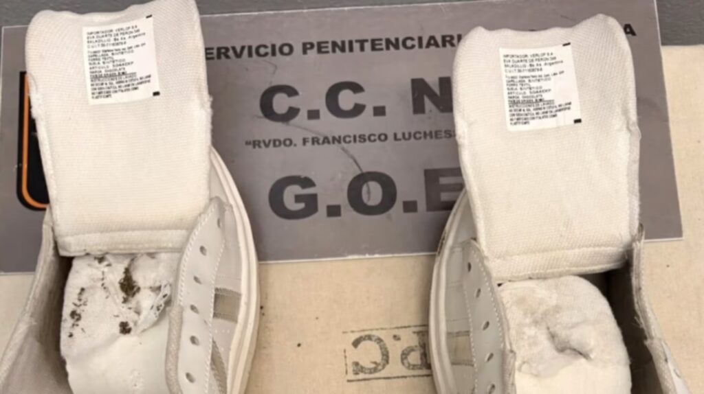 Intentaron ingresar drogas ocultas en zapatillas a la cárcel de Bouwer