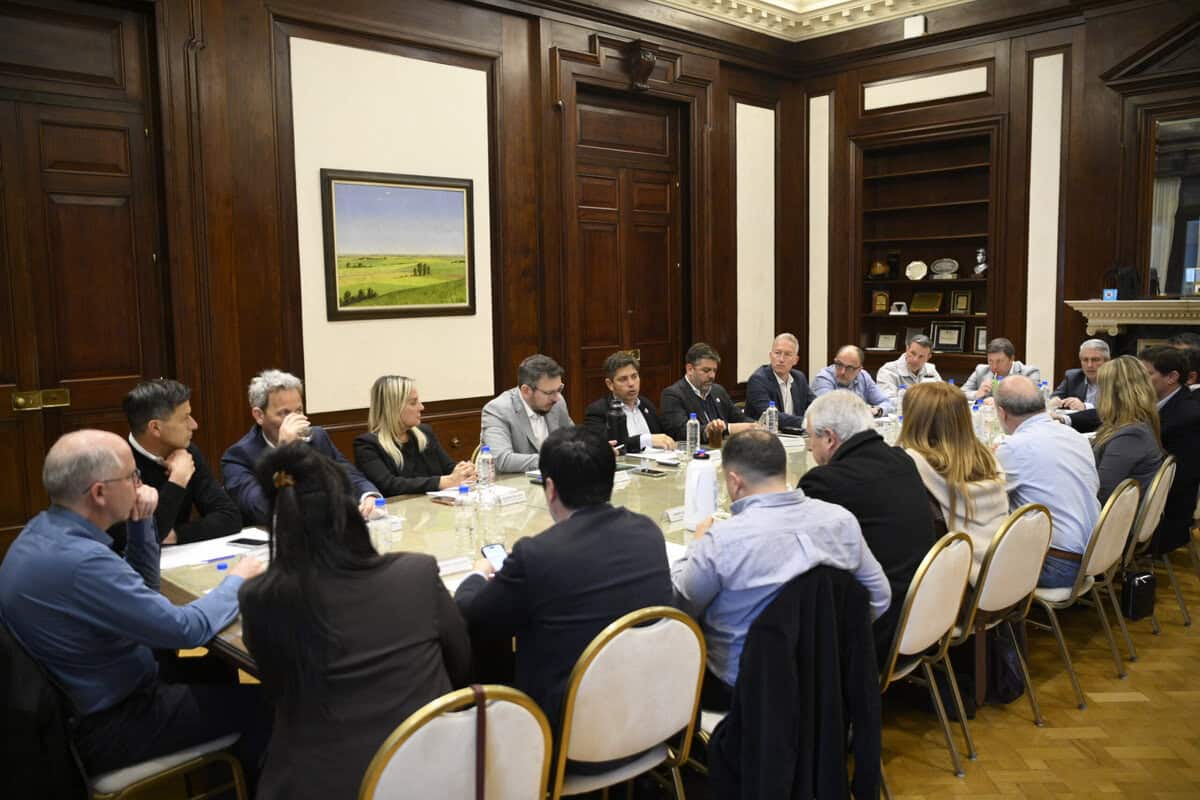 Kicillof y Cuattromo firmaron convenios con municipios para bienes de capital