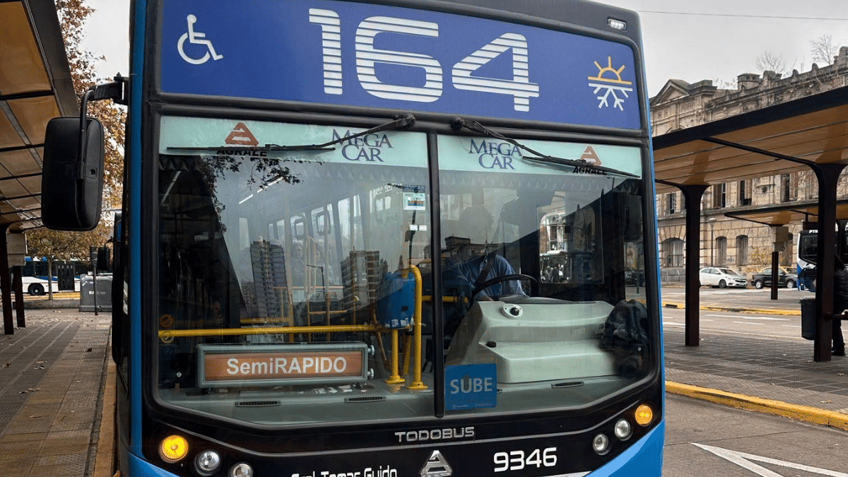 La línea 164 sumó frecuencias y cambió horarios del semirrápido