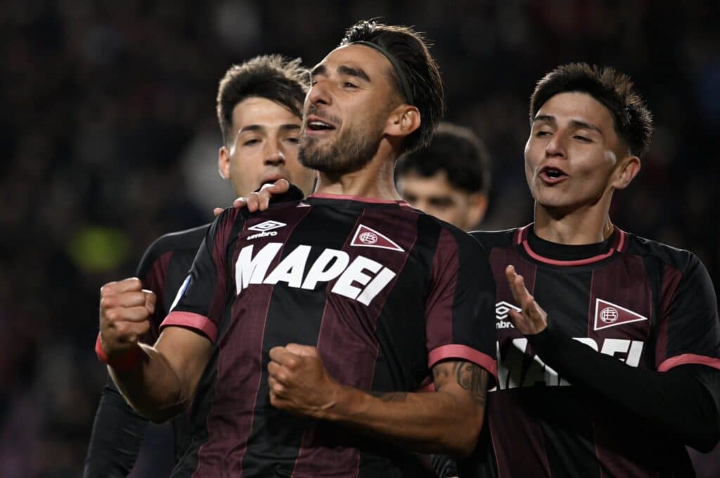 Lanús logró un triunfo clave ante Estudiantes de La Plata