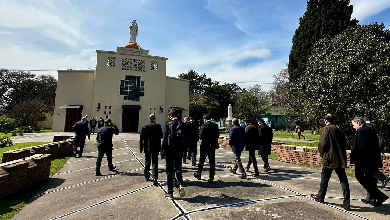 Llegó una delegación del Vaticano para definir la visita del Papa a Almirante Brown