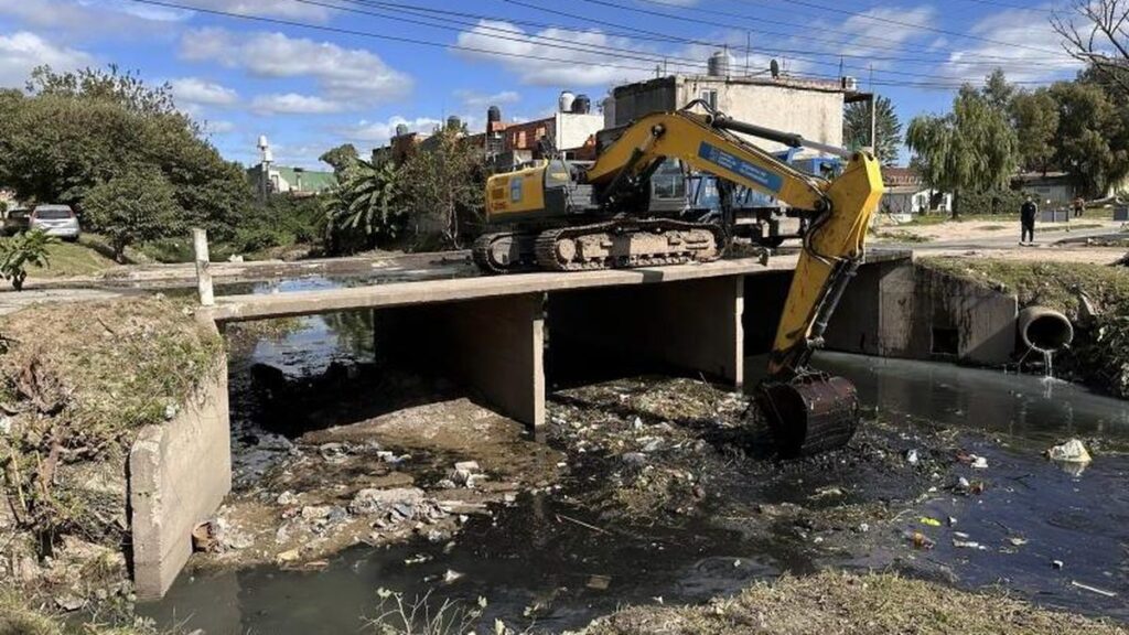 Lomas de Zamora avanza con tareas de limpieza de arroyos