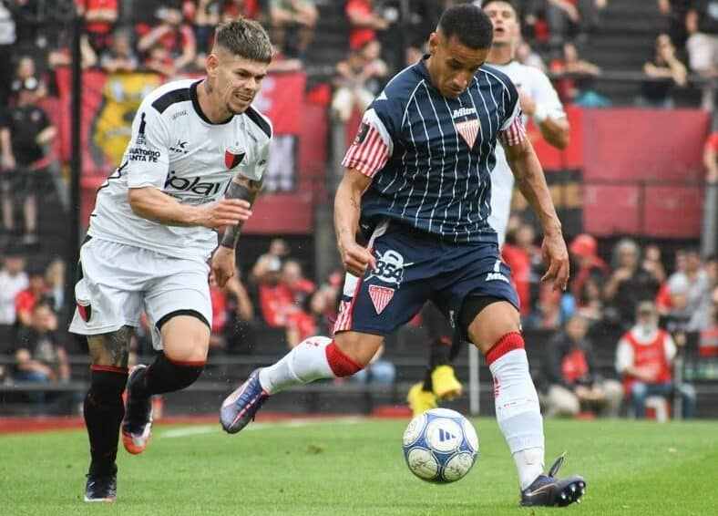Los Andes cayó 3-0 ante Colón y acumuló diez partidos sin ganar