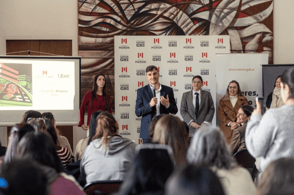 Morón y Uber impulsan una iniciativa laboral para mujeres