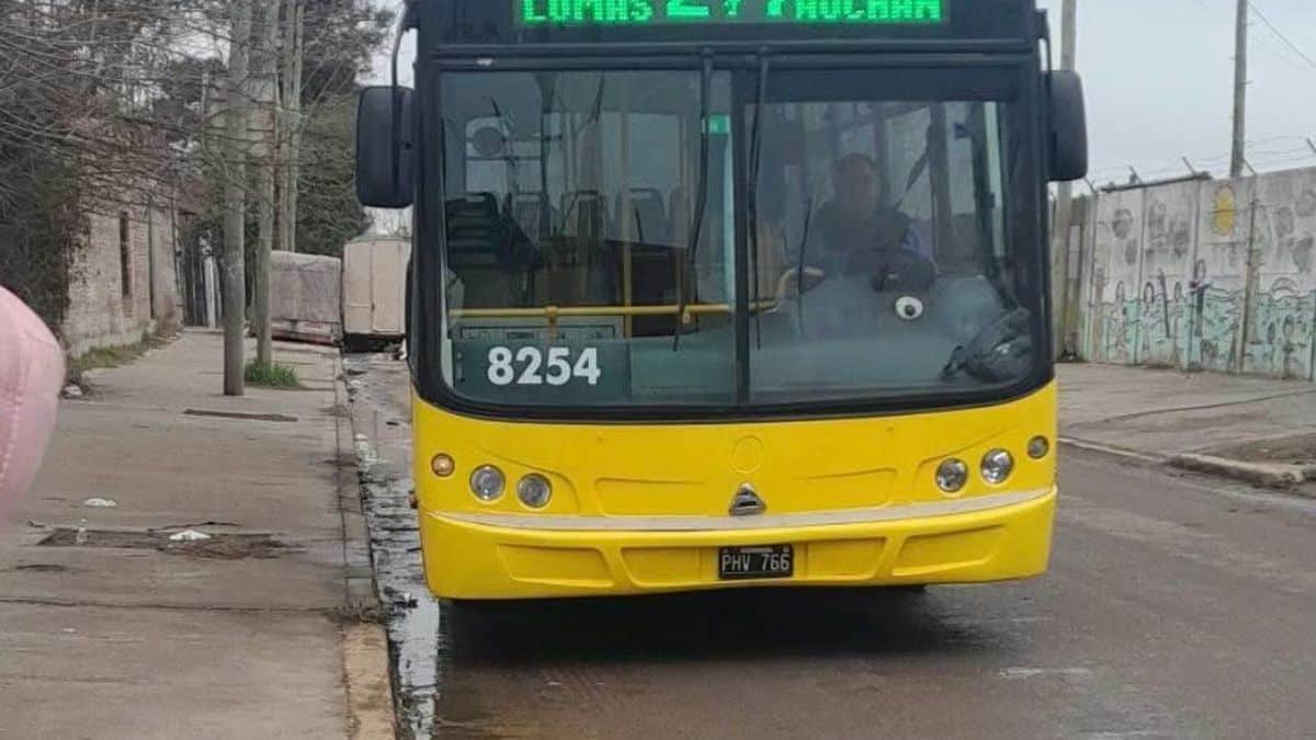Reclamo en Ingeniero Budge por los recorridos de las líneas 277 y 306