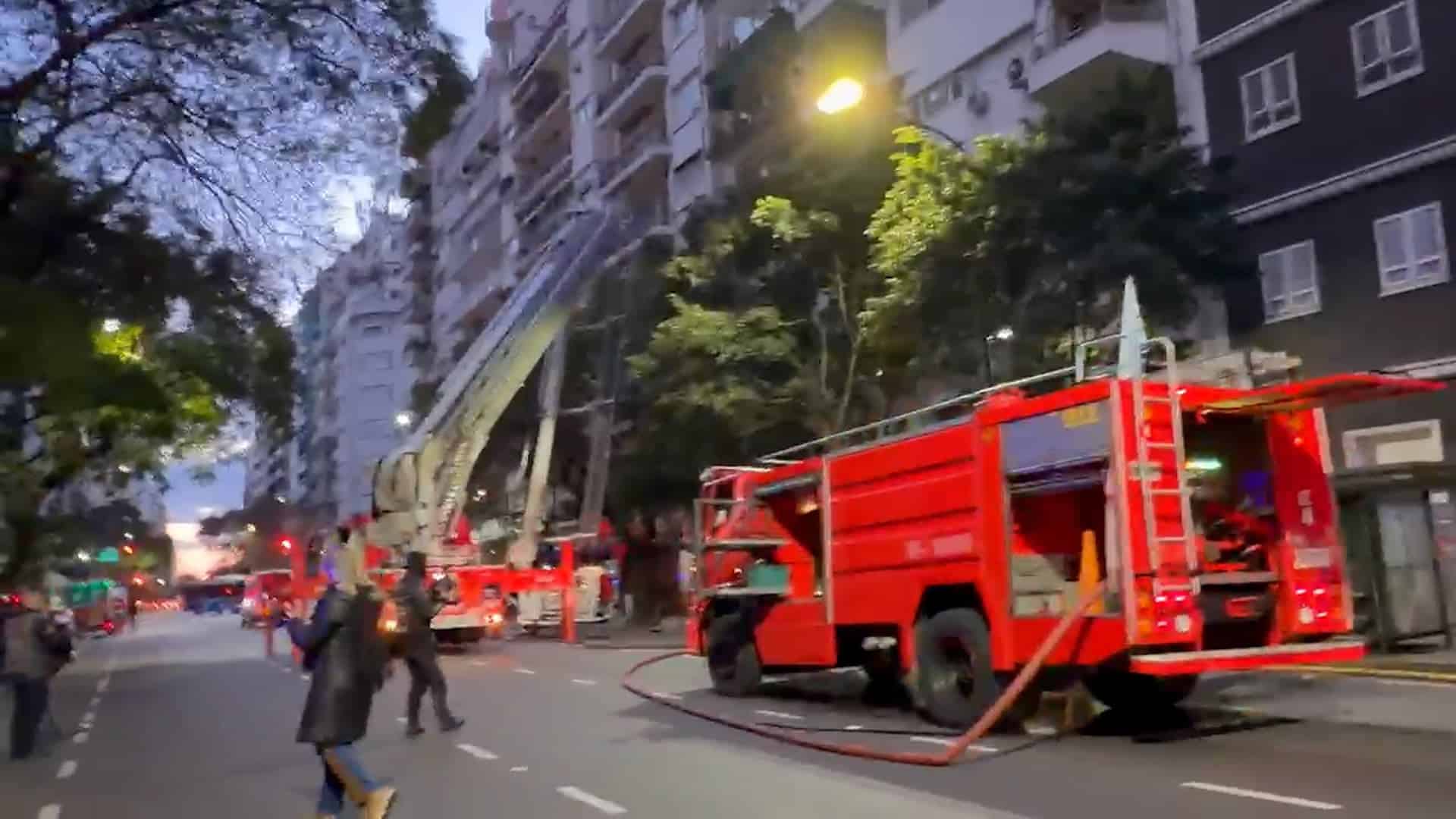 Se incendia un edificio de 13 pisos en el barrio porteño de Recoleta