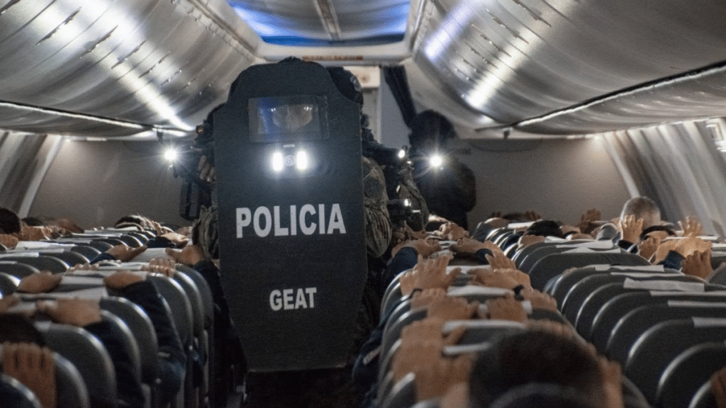 Simularon una toma de rehenes con tripulación real en el Aeropuerto de Ezeiza