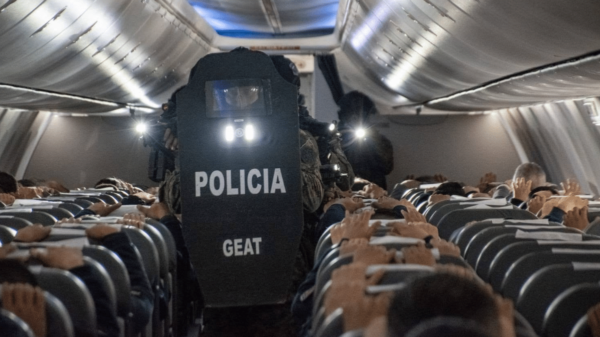 Simularon una toma de rehenes con tripulación real en el Aeropuerto de Ezeiza