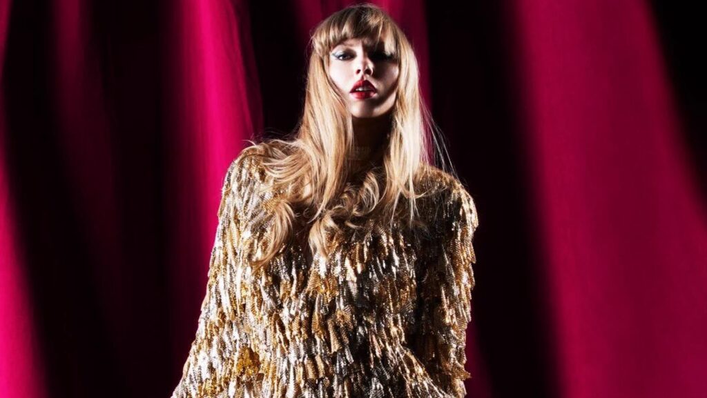 Taylor Swift anunció una edición ampliada de su álbum con cuatro canciones inéditas