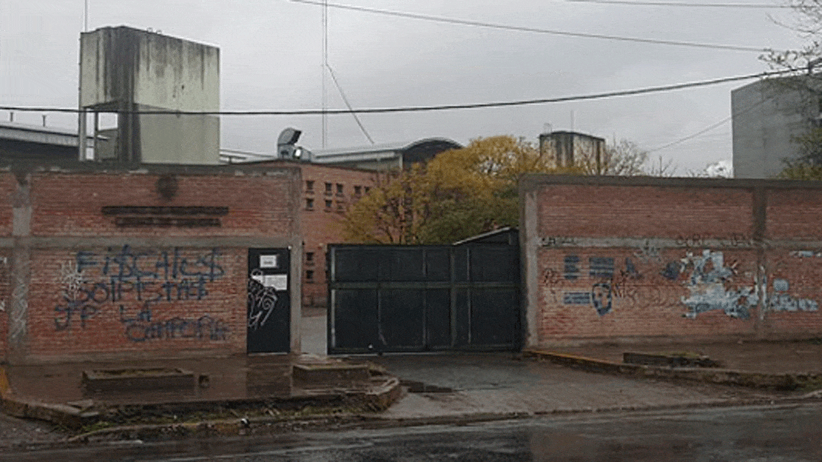 Trabajadores del ex CREU de Lomas denuncian hacinamiento y falta de gas