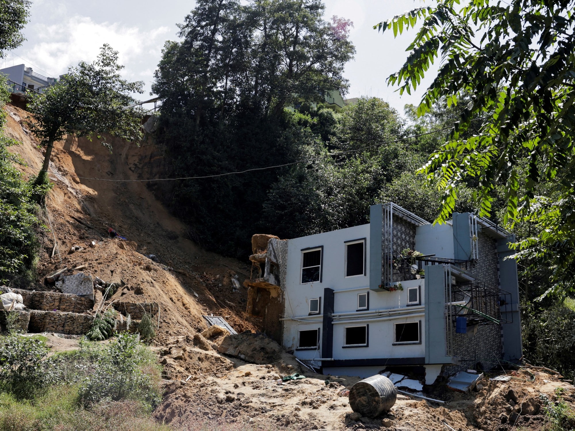 Trágico alud en Nepal: al menos cuatro muertos y 12 desaparecidos en el pico Himlung